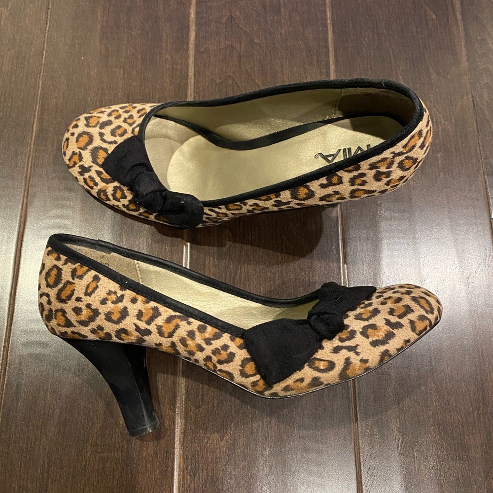 Leopard pumps